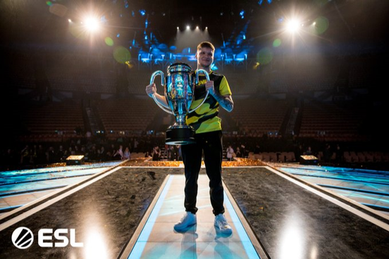 英伟达与英特尔合作重塑AI PC市场格局